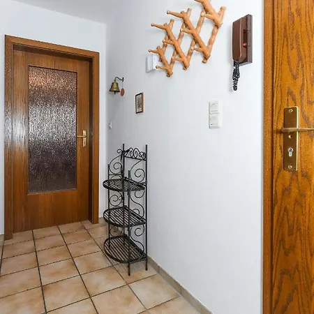 Elly Apartment *